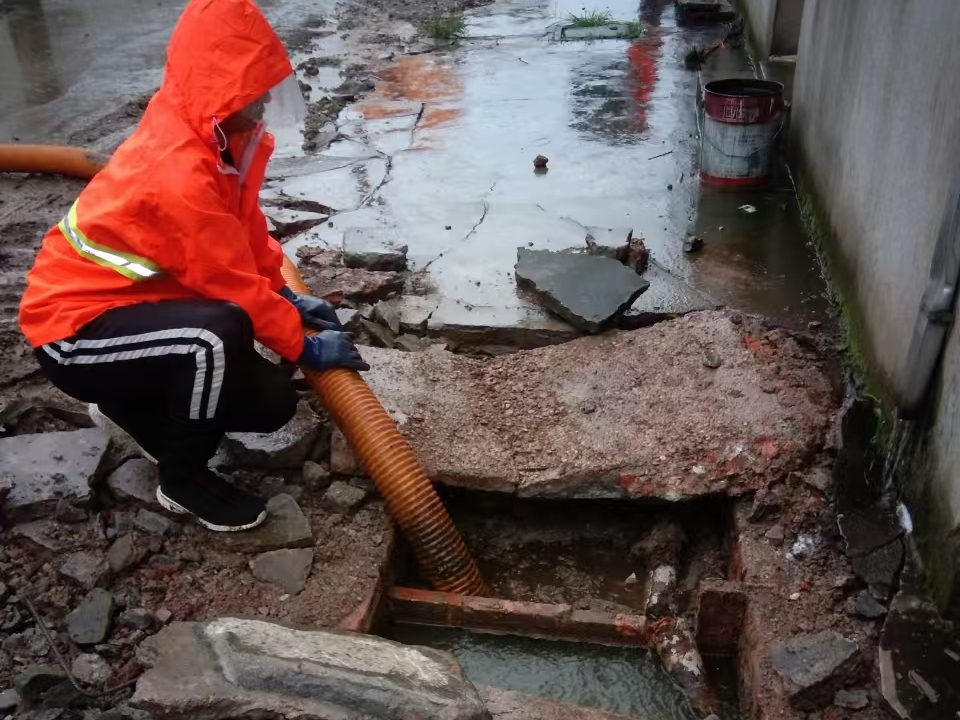 梅列专业清理污水池 炜誉市政以规范流程守护城市 “肠道”