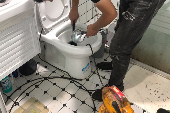 梅列马桶堵塞自己疏通还是找师傅？专业上门服务让你省时更省心